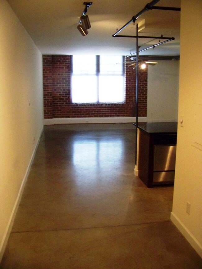 Photo - 1 BR / 1 BA Fabulous, One Bedroom in Manchester, Available June 1st!
