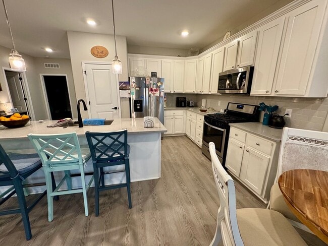 Photo - 176 Arazzo Wy