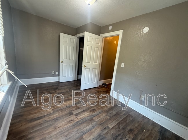 Photo - 1040 Jessie St