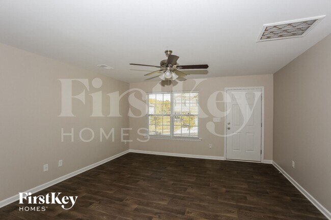 Photo - 413 Bennington Dr