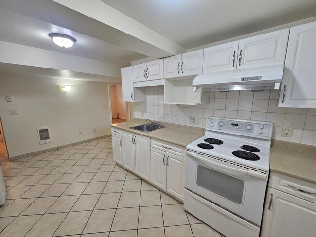 Photo - 554 61st Av W