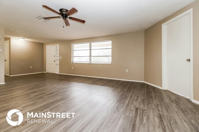 Building Photo - 10911 Piccadilly Rd Rental