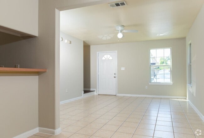 Building Photo - Duplex For Lease Unit B Rental