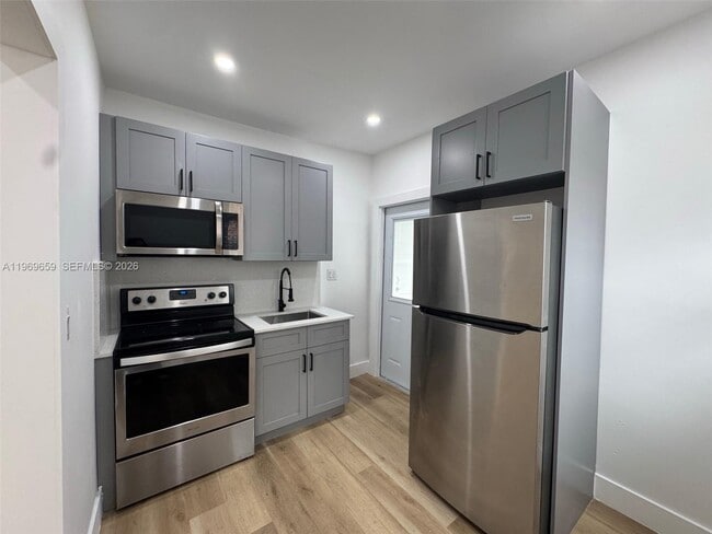 Photo - 4028 SW 11th St Unit 4B