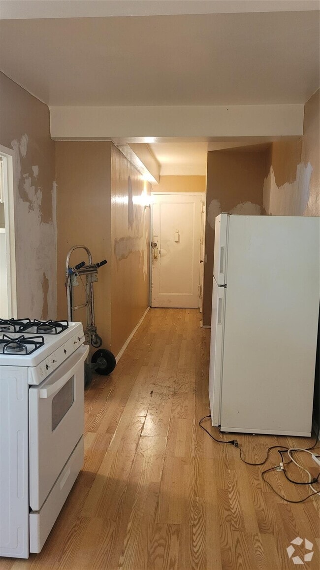 Building Photo - 1604 Metropolitan Ave Unit 1* Rental