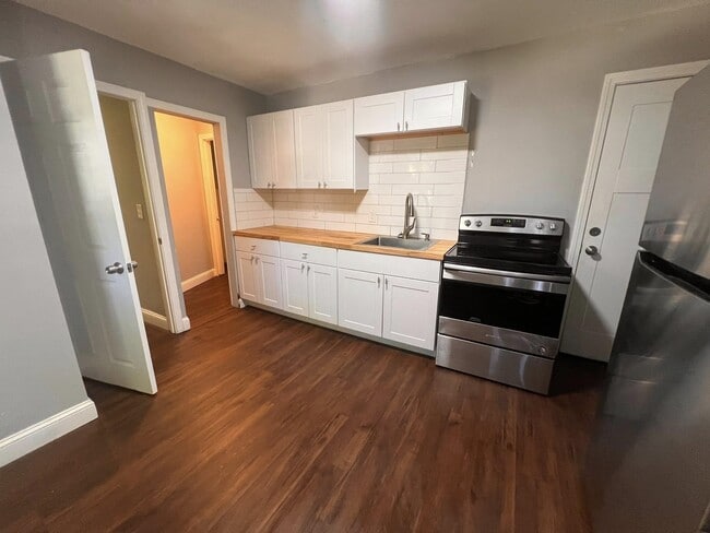 Building Photo - 39-41 Park St Unit 4 Rental