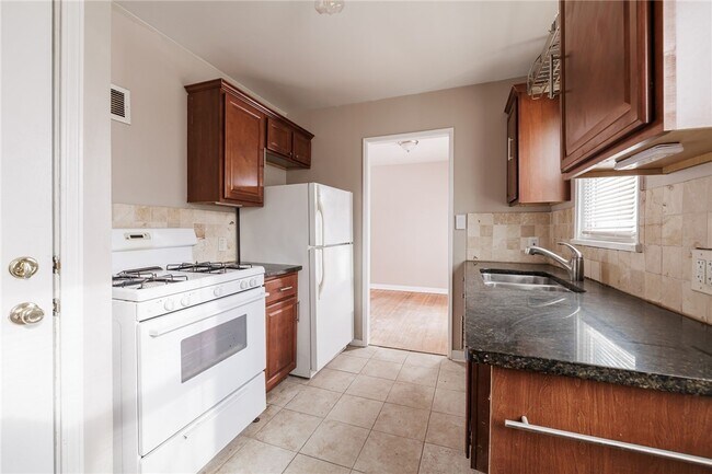 Photo - 131 Edgemont Rd