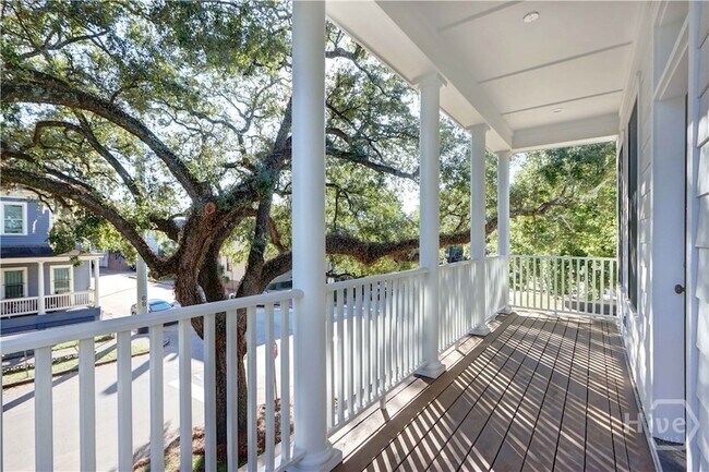 Photo - 222 W 39th St