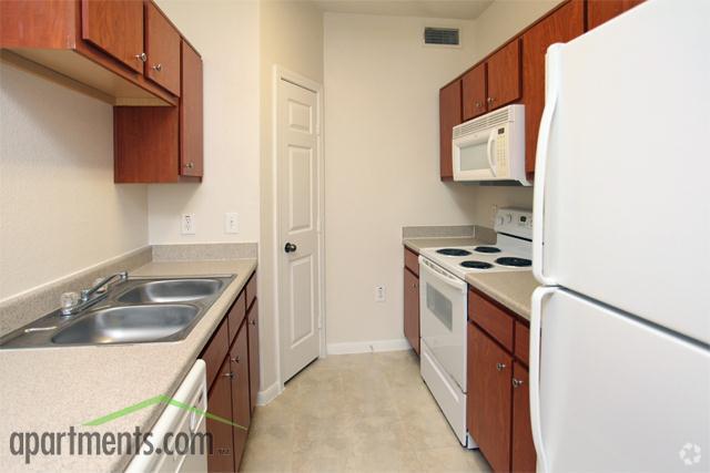 Kitchen - Vistas of Vance Jackson Apartments
