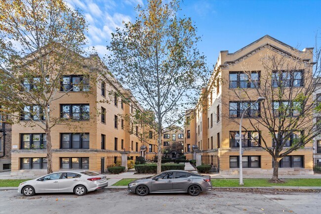 Photo - 2418-2428 N Sawyer Ave