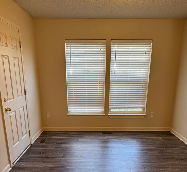 Photo - 1160 E 77th Ter