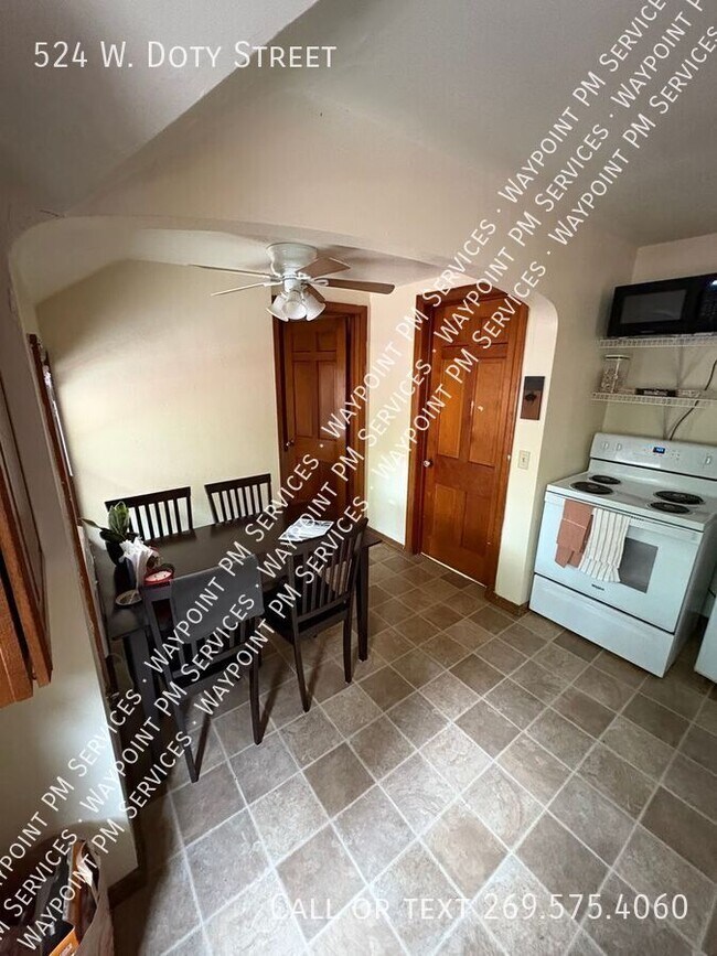 Photo - 524 W Doty St