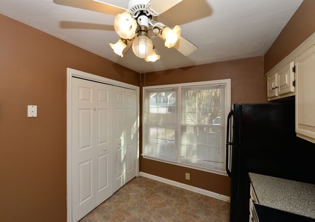 Photo - Nice townhouse in Little Neck!