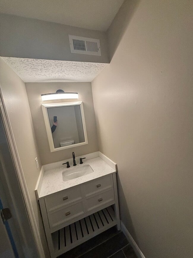 Photo - 3229 Summerhill Ln
