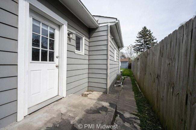 Photo - Charming 2 Bed Duplex in Indianapolis with Spacious Layout and Prime Location!