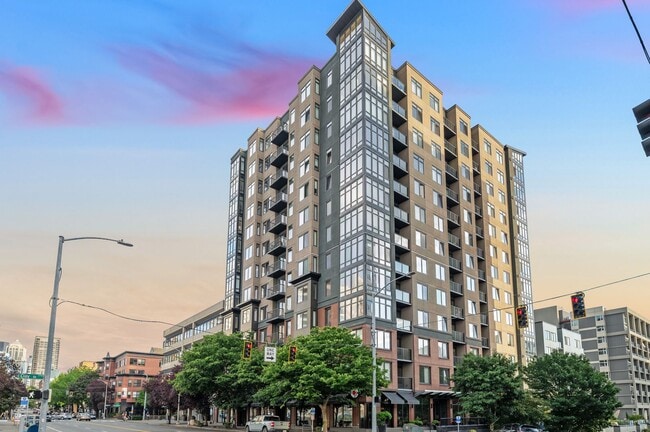 Building Photo - Beautiful Studio in Belltown Rental