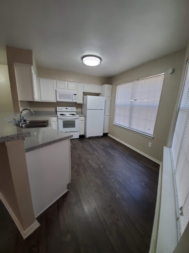 Glenrose Square Apartments