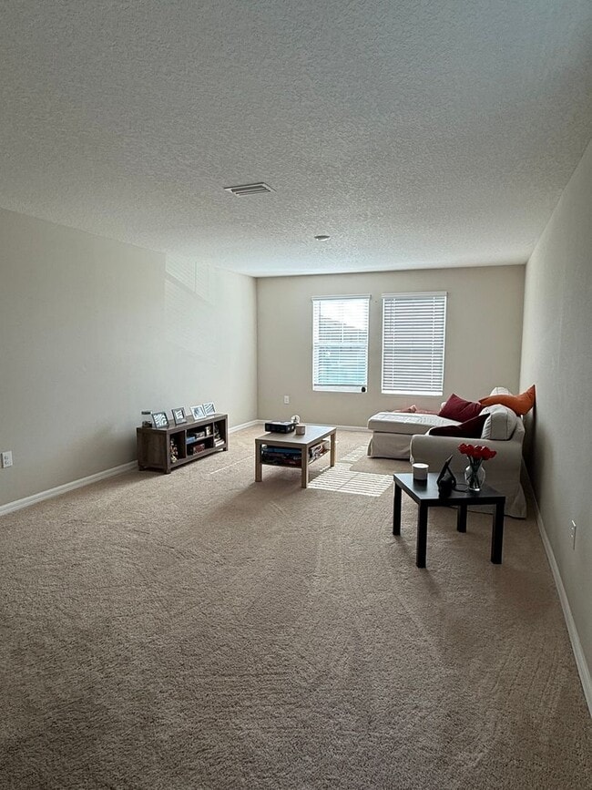 Photo - For Rent – Spacious 5-Bedroom Home in Lithia