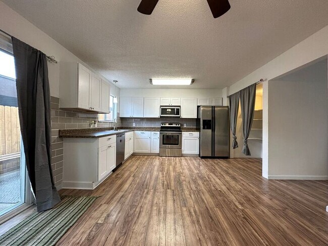 Photo - 1817 Quail St