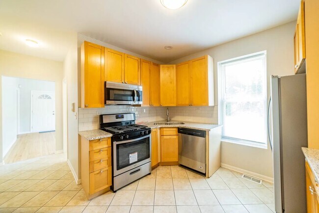 Photo - 1300 E 72nd St Casa