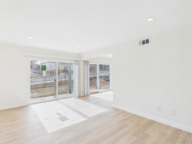 Photo - 2124 Burton Dr Unit 105