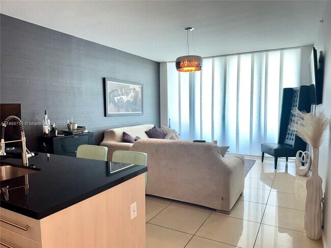 Photo - 79 SW 12th St Unidad 1605