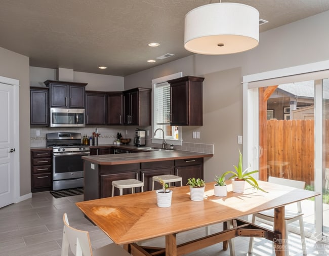 Building Photo - 1255 W Mckinney Butte Rd Unit G