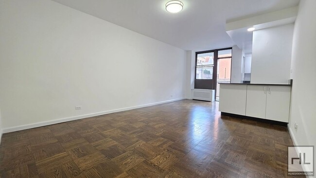 Murray Hill Studio with Private Balcony