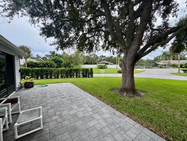 Photo - 198 Somerset Cir N