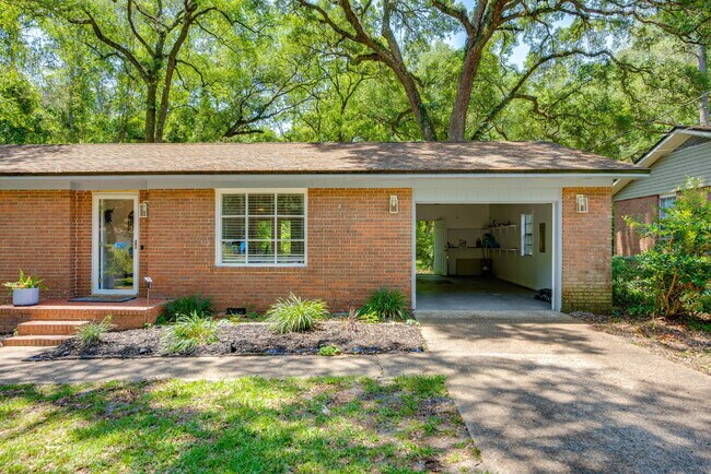 Building Photo - The Munson Retreat, Furnished 3 bed 2 bath near Munson Park