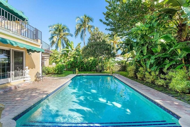 Building Photo - 194 Almeria Rd