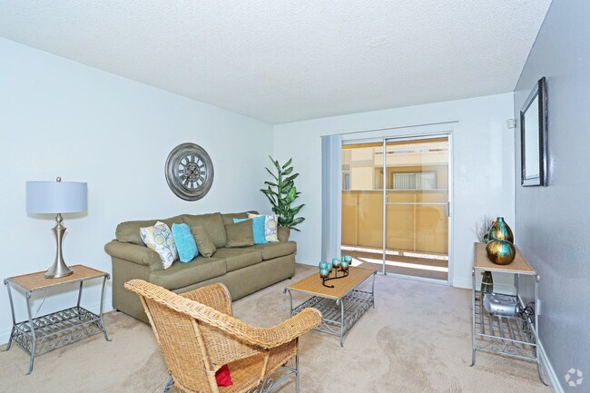 1BR, 1BA - 680 SF Living Room