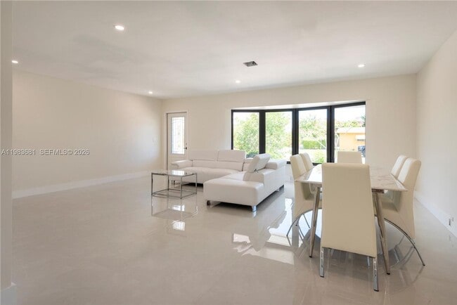 Photo - 4700 McKinley St