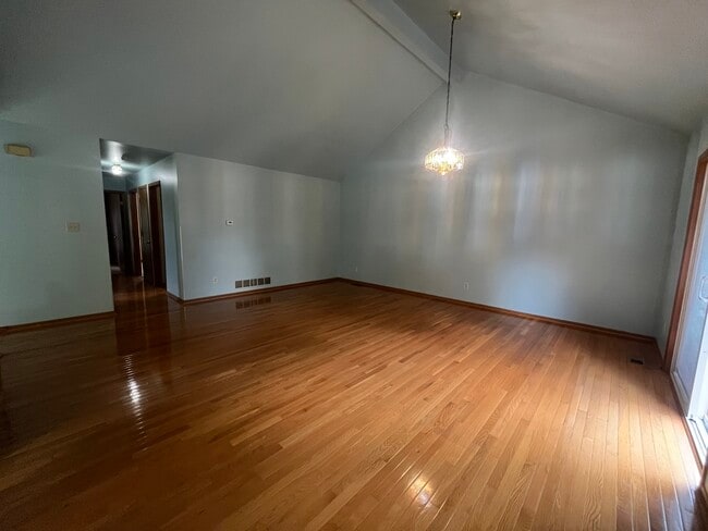 Photo - 965 Amberwood Pl