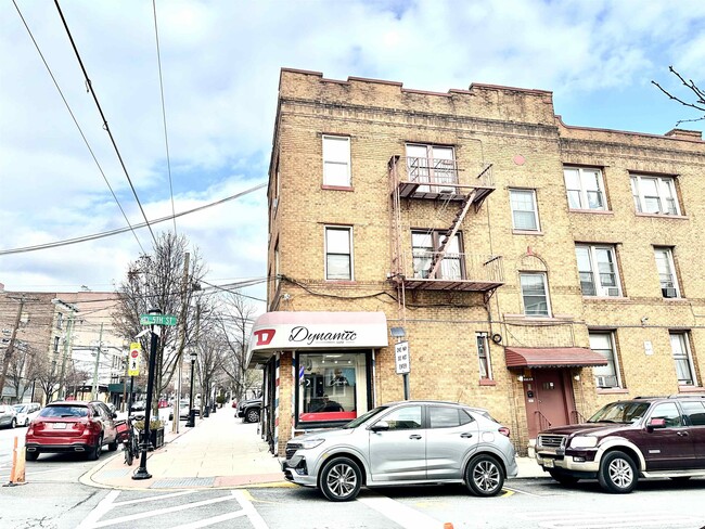 Building Photo - 500 New York Ave Unit STUDIO 1