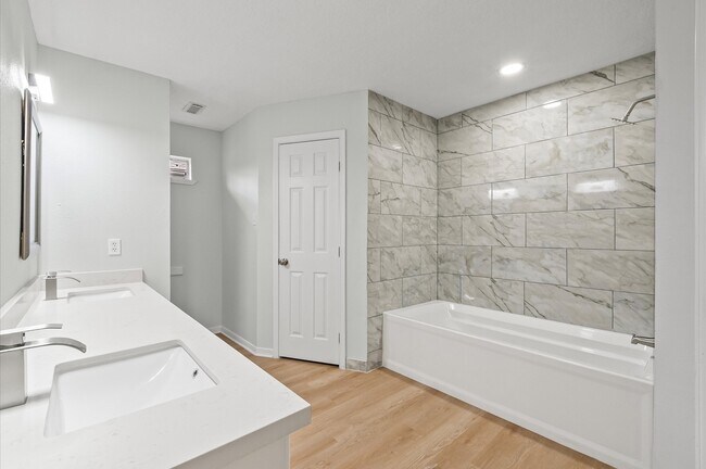 Photo - 1511 Leadenhall Cir