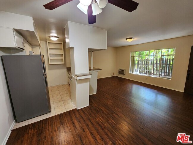 Photo - 1013 N San Vicente Blvd Unidad 2