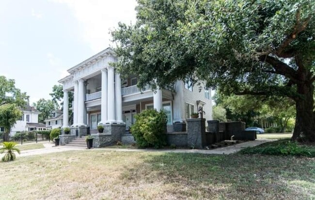Photo - 407 N Moody St