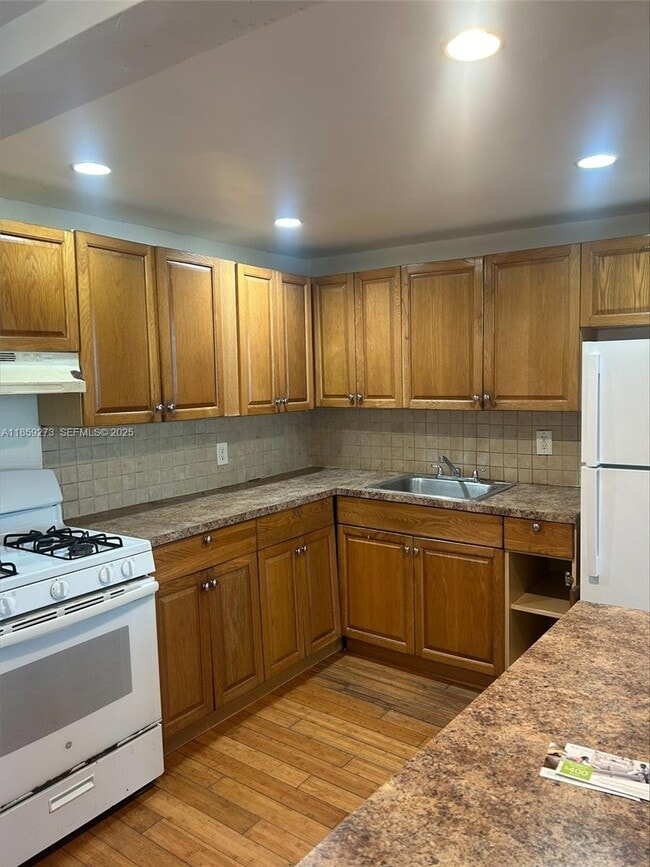 Building Photo - 2175 NE 170th St Unit 202