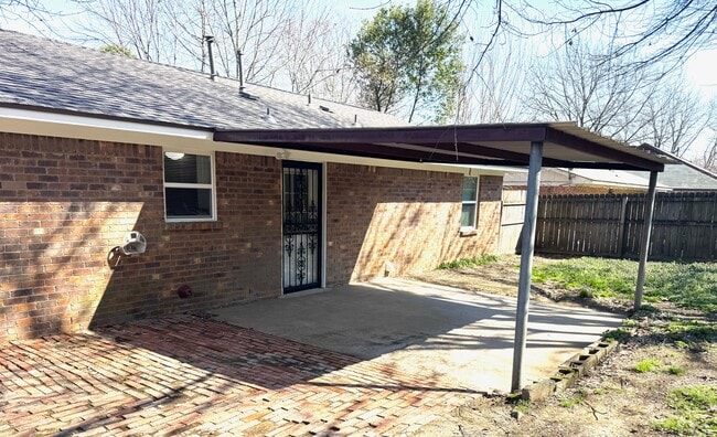 Photo - 6475 Yorkshire Rd