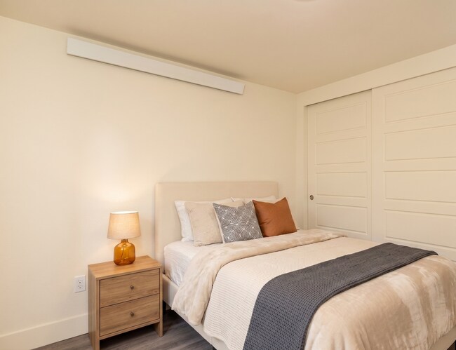 Photo - Seattle 3 Bedroom Apartment for Rent | Newly Remodeled Home with In-Unit Washer/Dryer, Private En... Unit 5822
