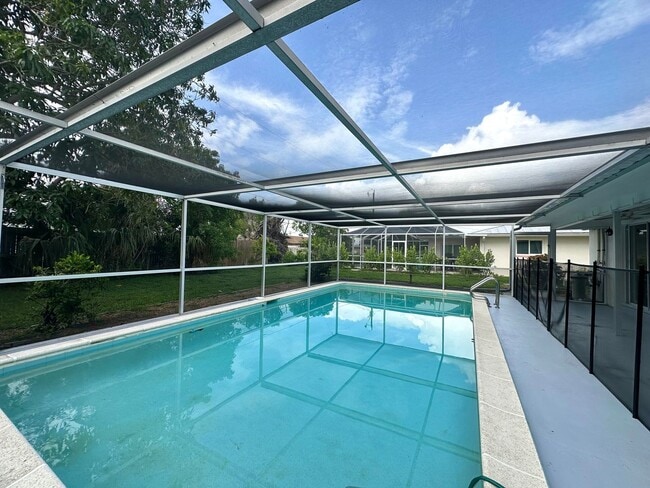 Charming 3 Bed, 2 Bath Pool Home in SE Cap... - Charming 3 Bed, 2 Bath Pool Home in SE Cap...