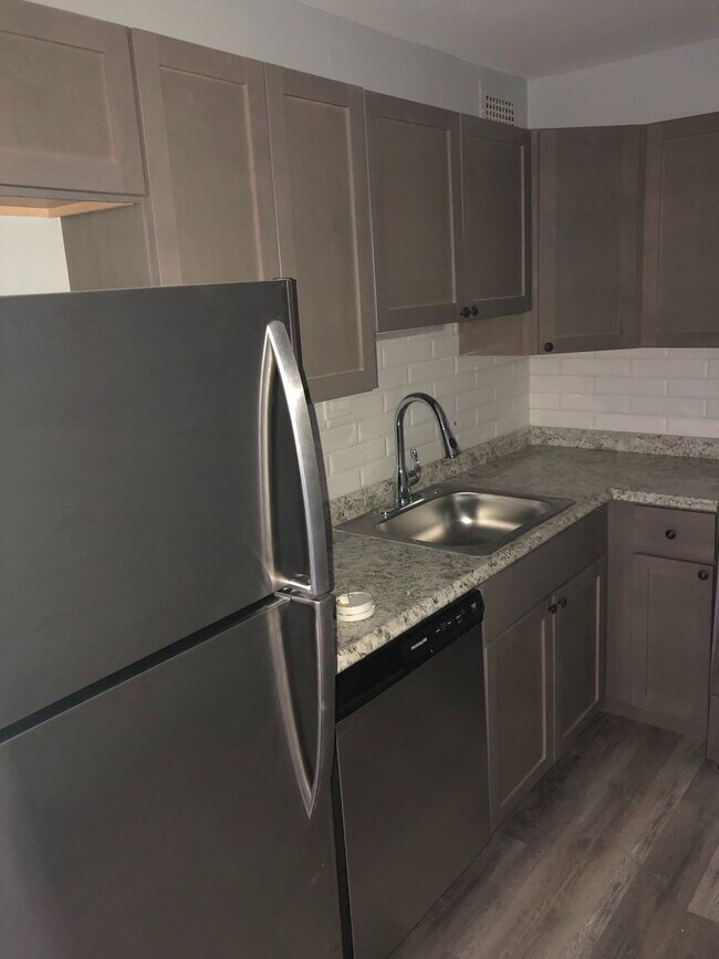 Photo - Newly Renovated, 1 Bed / 1Bath Unit with Stunning Lake Views and Pool Unit 1603S
