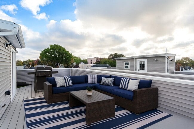 Building Photo - 277 Pearsall Ave Unit 2