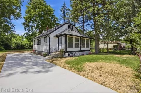 Photo - 17 N Midland Dr
