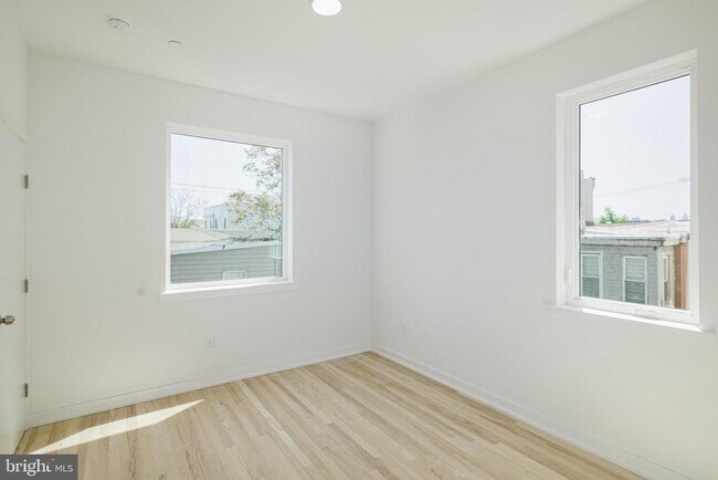 Photo - 1842 E Harold St Unit 6