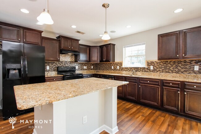 Photo - 834 Dovefield Ln