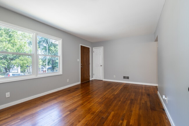 Photo - 5713 Spaulding St