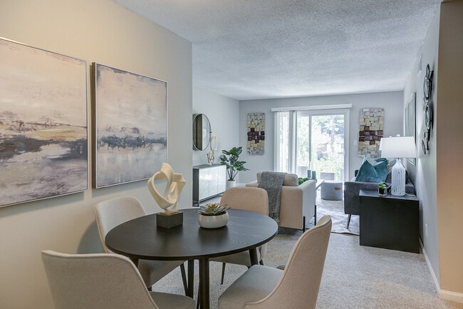 Diningroom - Thirty-One 32 Cypress
