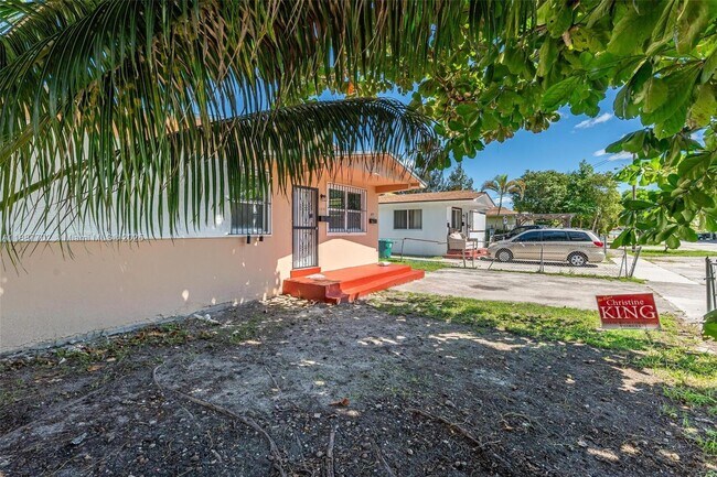 Photo - 1275 NW 43rd St Unidad B